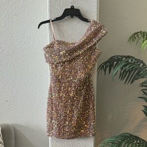 Homecoming GB juniors rose gold size 7 dress